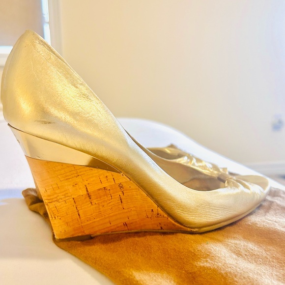 Gold Gucci Wedge Size 38 - Picture 1 of 3